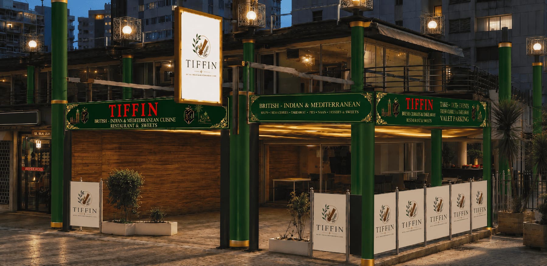 Fachada del restaurante Tiffin Benidorm de noche